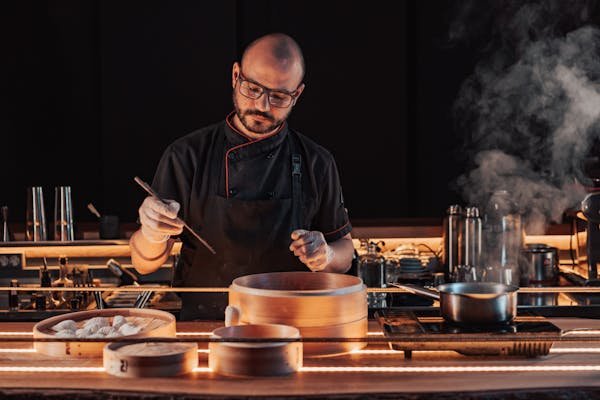 Expérience gastronomique inoubliable avec un chef à domicile à Marseille